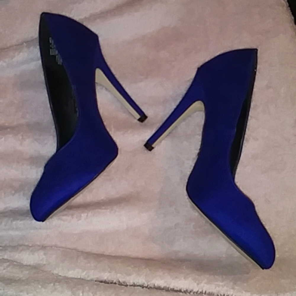 Rock & Republic beautiful deep blue indigo suede 4 inch heels pumps high heels